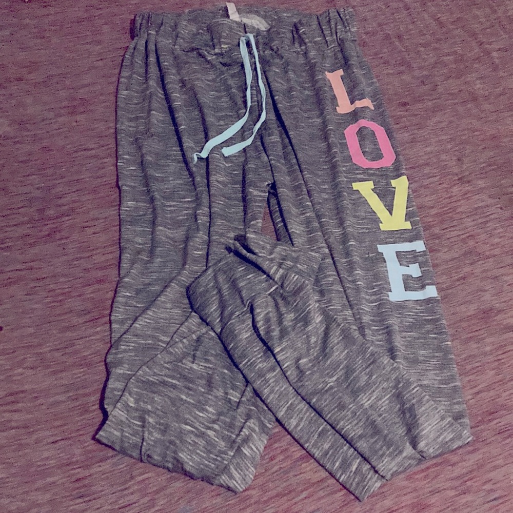 sz L joggers/tapered sweats w/ “LOVE” spell out